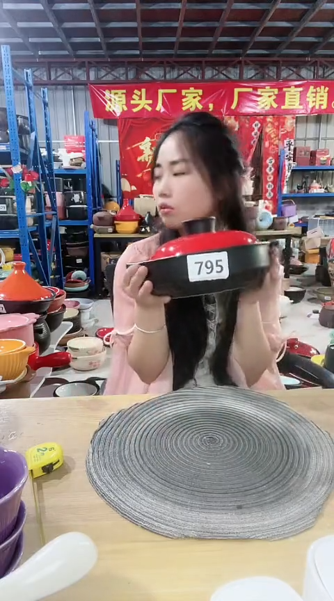 【闪购商品】795瑕疵黑锅带盖。。。
