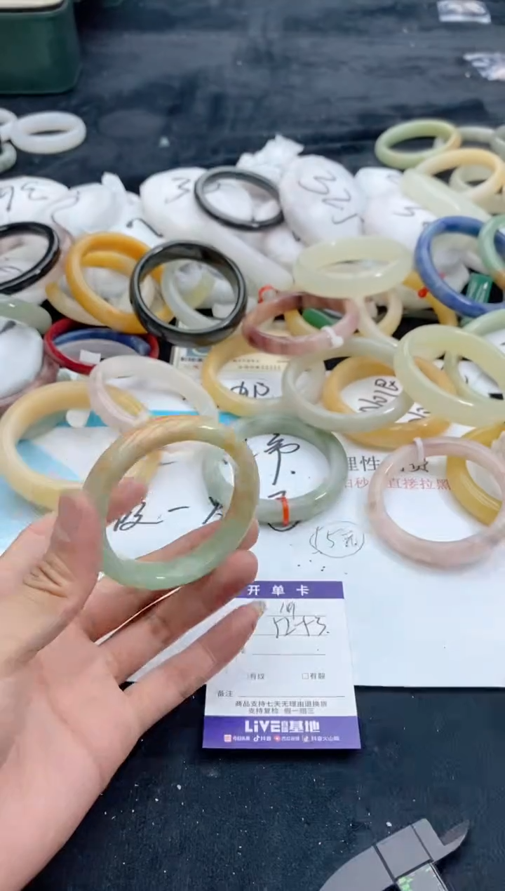 【闪购商品】石英质玉手镯未镶嵌141