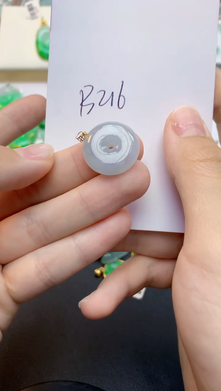 翡翠未镶嵌颈饰天然缅甸A货翡翠