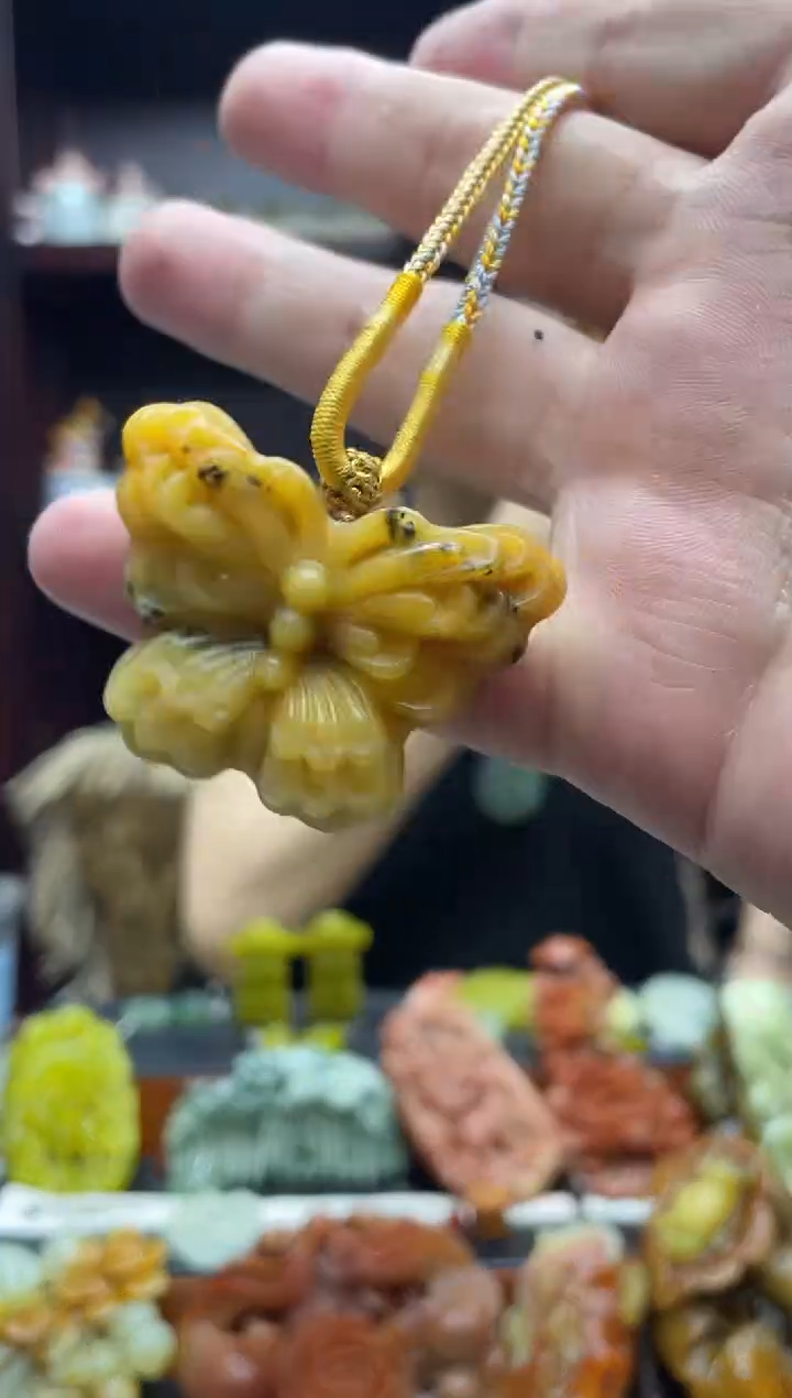 岫玉未镶嵌吊坠·