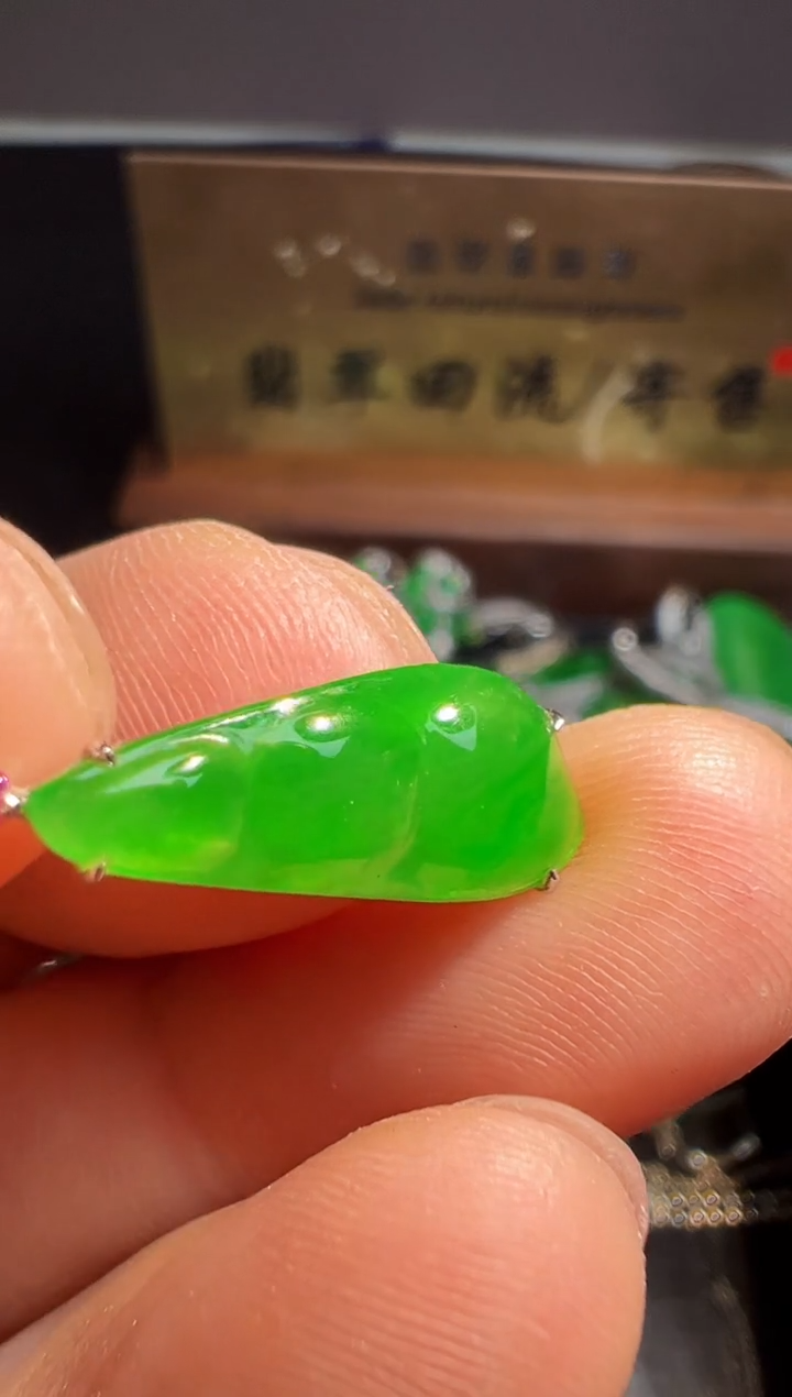 【闪购商品】翡翠颈饰18K金镶嵌翡翠回流