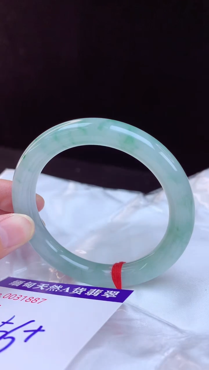 【闪购商品】翡翠手镯未镶嵌56+             