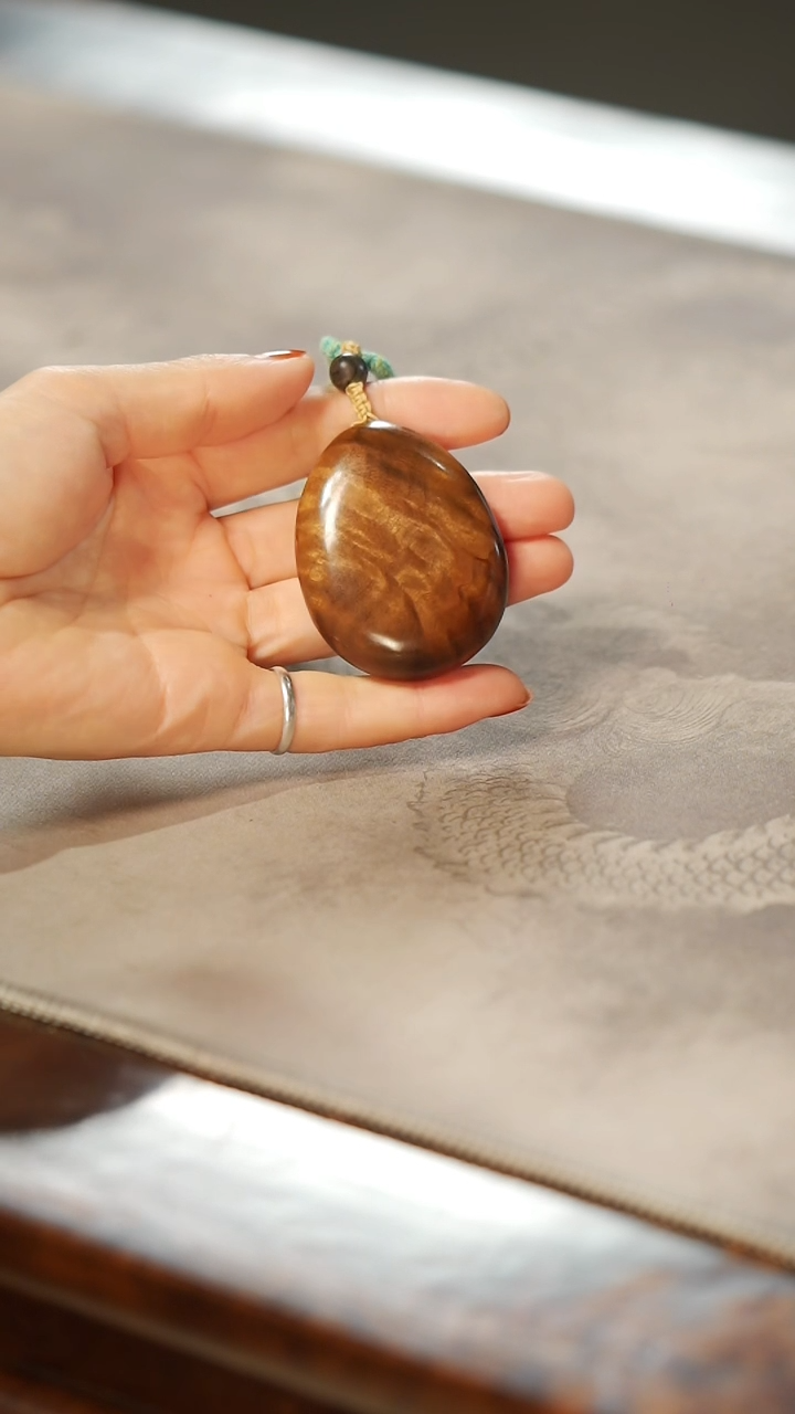【闪购商品】金丝楠木雕355水滴吊坠