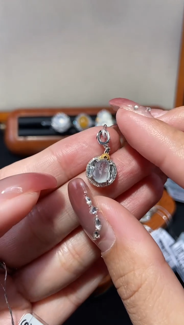 【闪购商品】翡翠颈饰18K金镶嵌吊坠