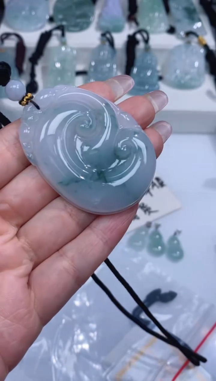 颈饰未镶嵌翡翠吊坠