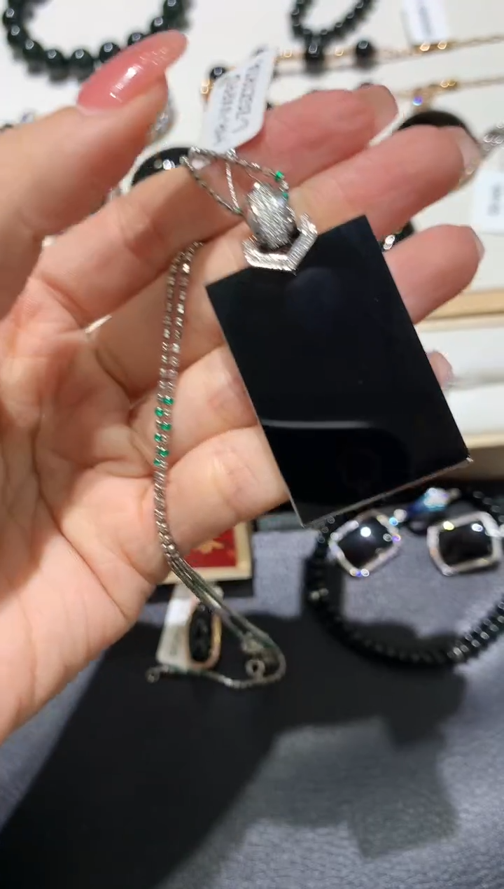 【闪购商品】翡翠吊坠(不含链)18K金镶嵌团购5