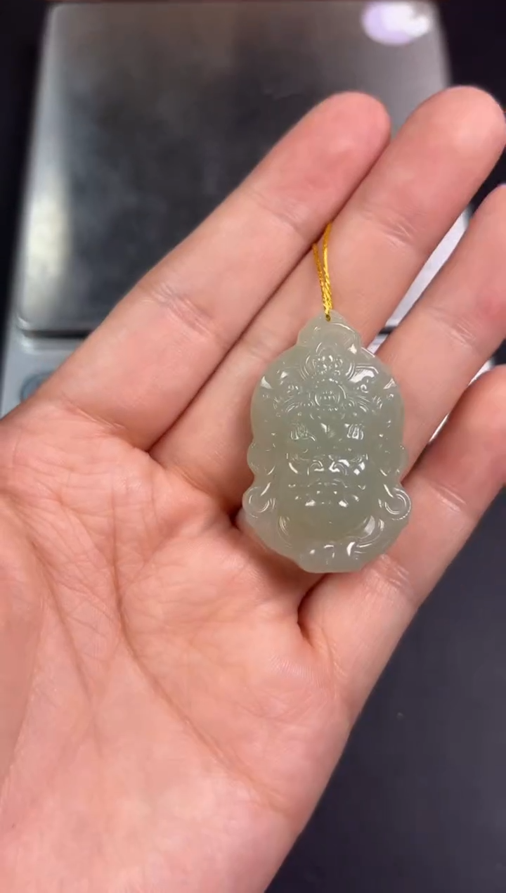 【闪购商品】和田玉吊坠(赠链)未镶嵌且末微色差近矿吊坠