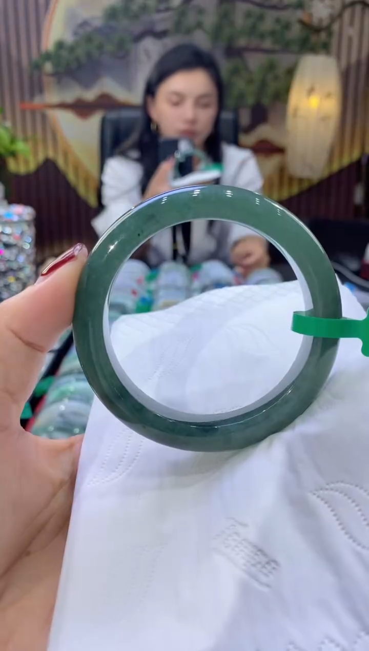 翡翠手镯未镶嵌多人07766