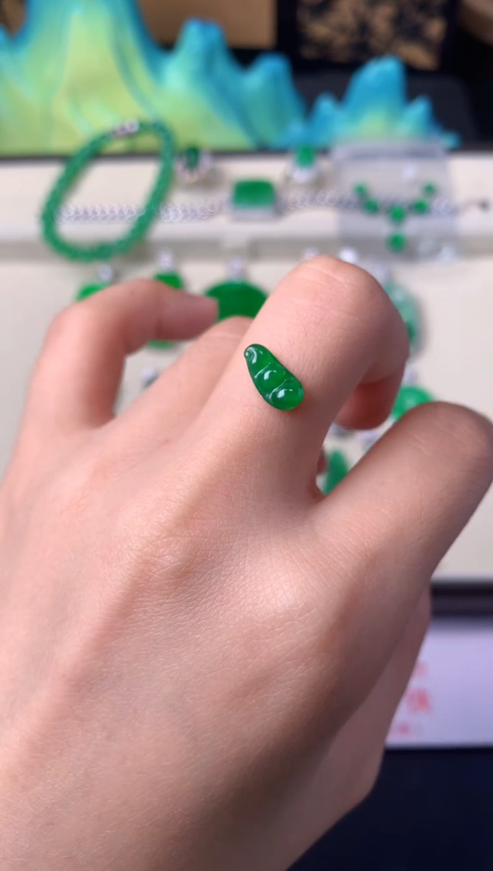 定制翡翠未镶嵌裸石（定制镶嵌）