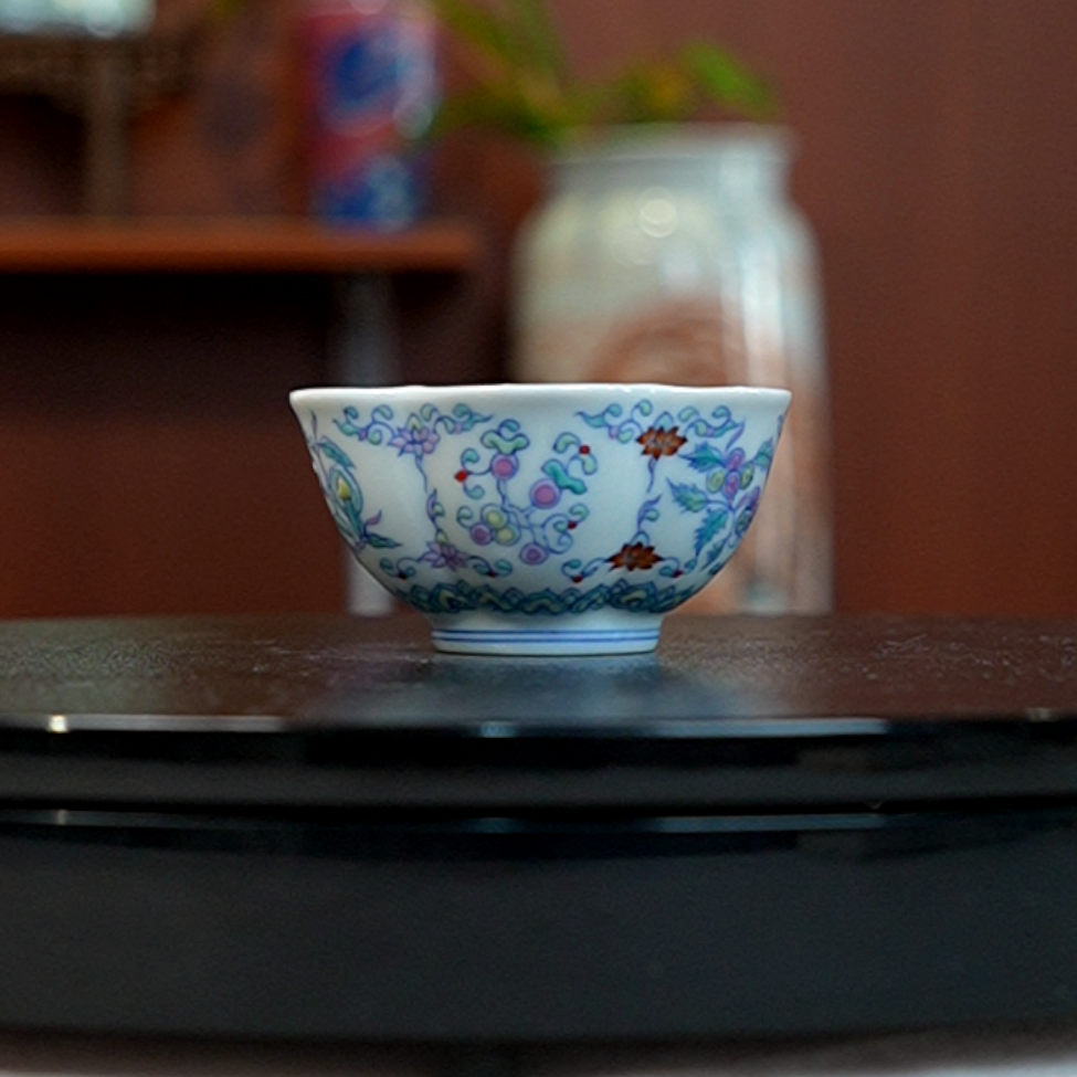 1.3/N100380/01062/斗彩花卉水果花口杯/口径8.2/高4.2