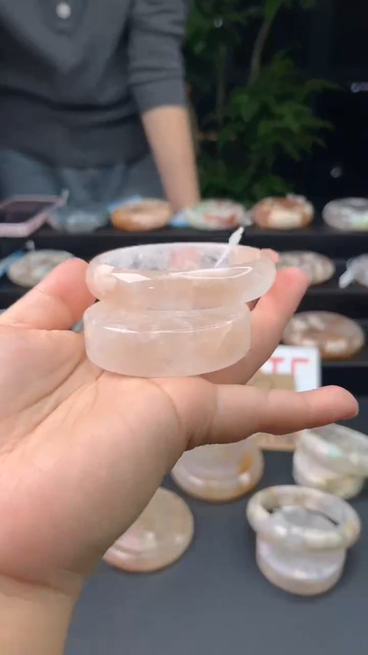 【闪购商品】石英质玉手镯未镶嵌赠送镯心（56圈口）无证书 