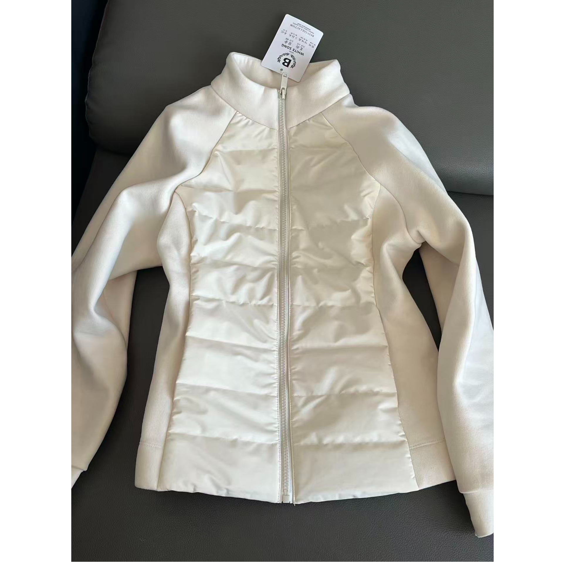 白色修身收腰羽绒服外套女款初秋冬季轻薄冲锋衣内胆运动保暖显瘦