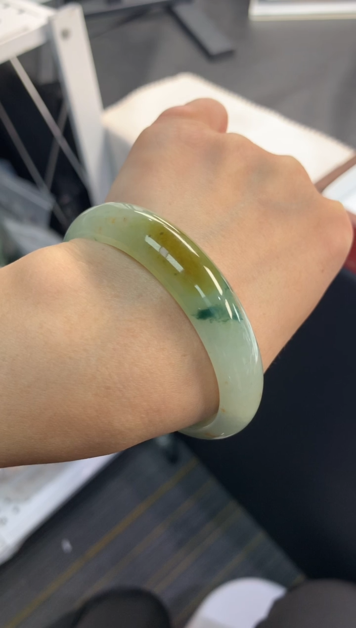 【闪购商品】翡翠手镯（贵妃镯）未镶嵌..........