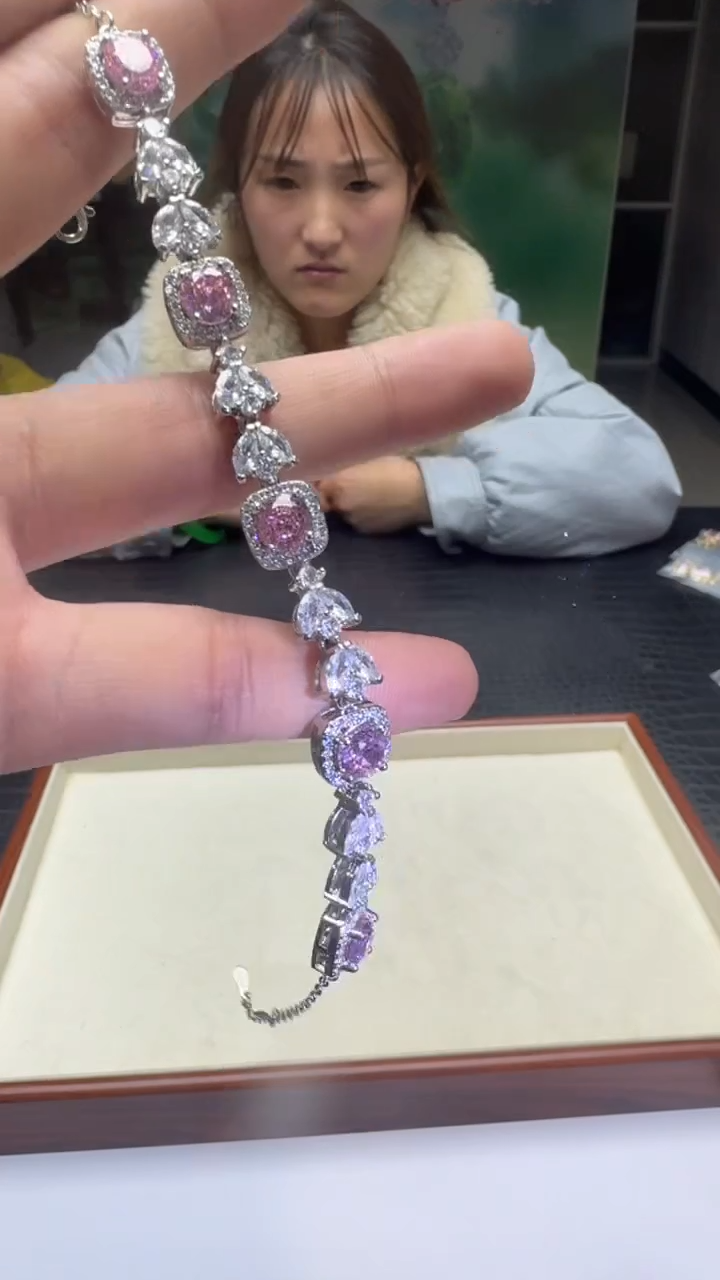 无无经典时尚手链