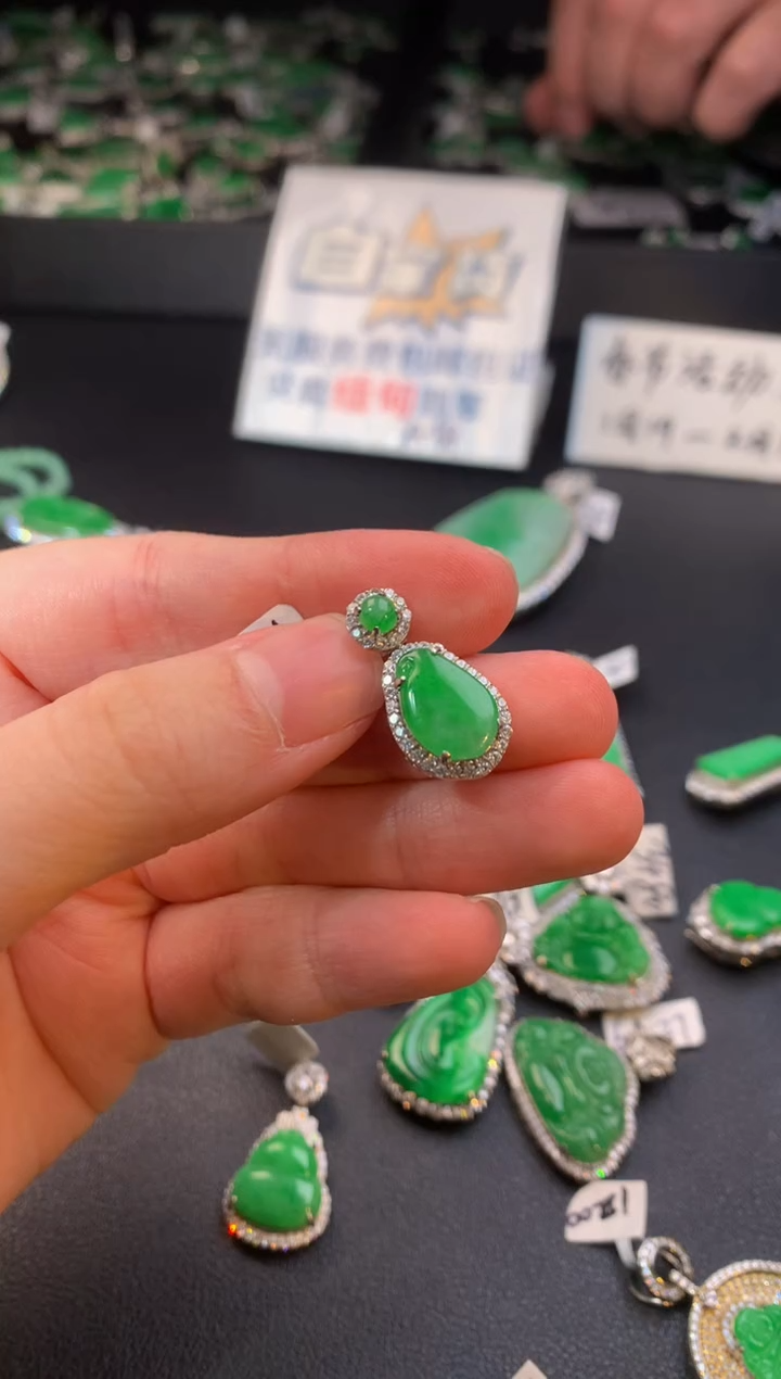 【闪购商品】翡翠颈饰银S925镶嵌翡翠