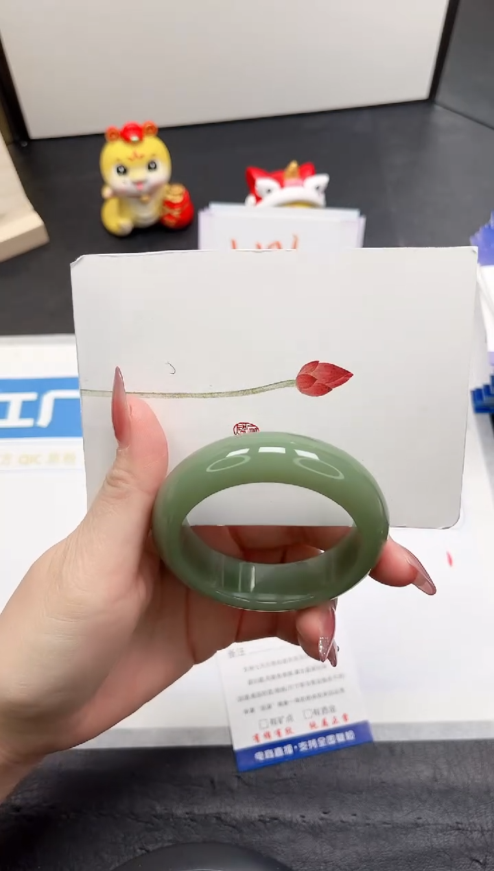 【闪购商品】石英质玉手镯未镶嵌68-52