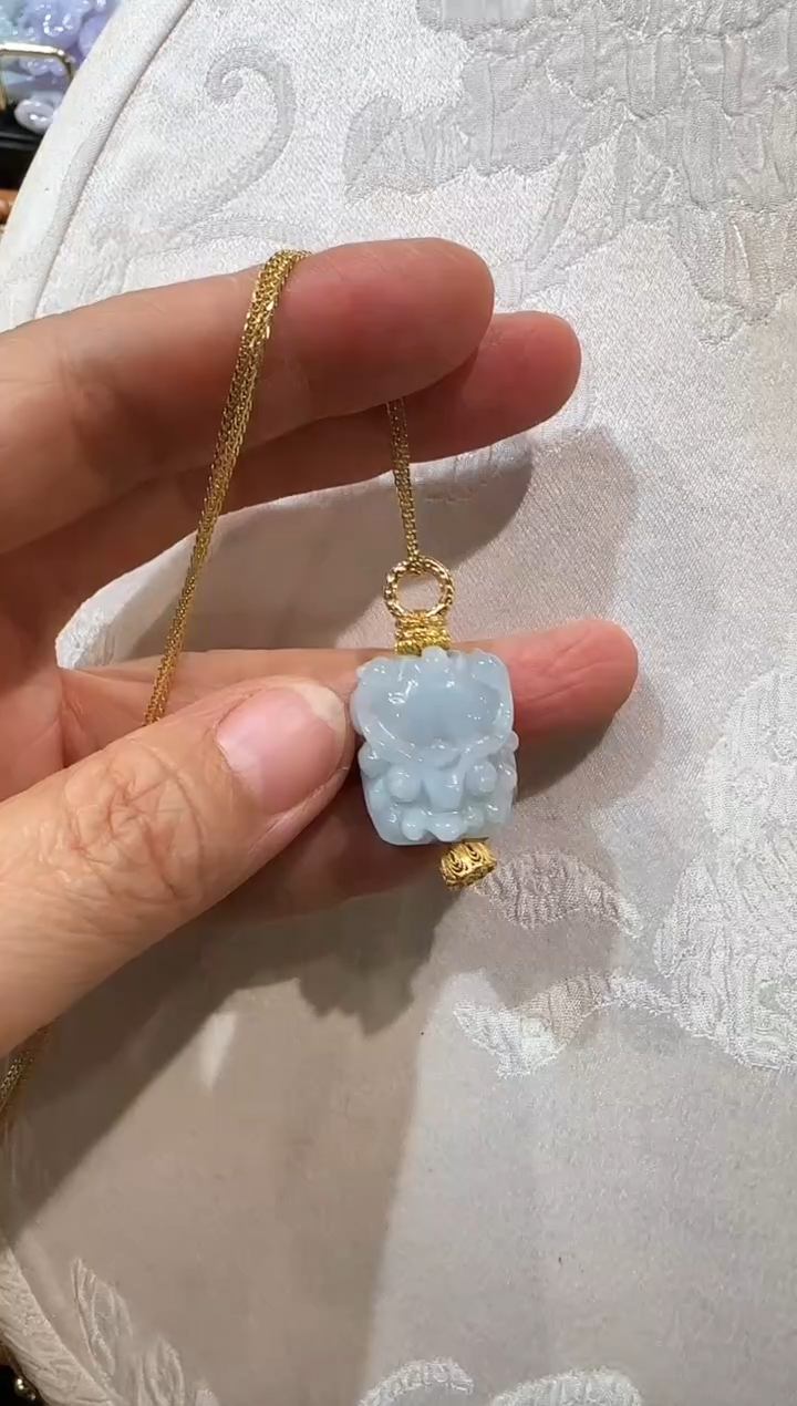 翡翠未镶嵌颈饰国风