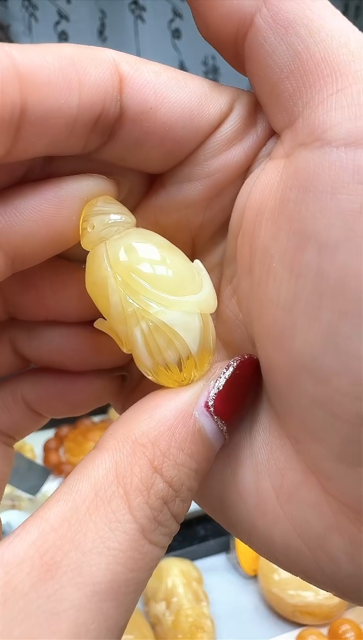 【闪购商品】琥珀裸石未镶嵌挂坠