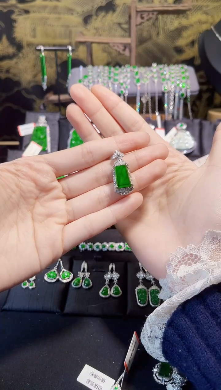 【闪购商品】翡翠吊坠(不含链)银S925镶嵌无事牌吊坠