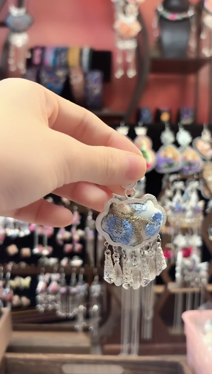 织绣 云织谣民族风精美饰品   441