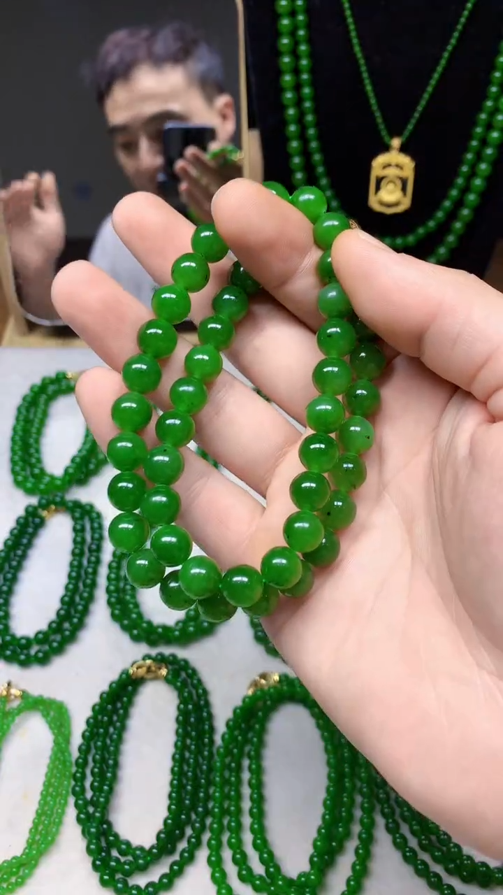 项链未镶嵌和田玉（碧玉）俄碧卡10的冰阳绿