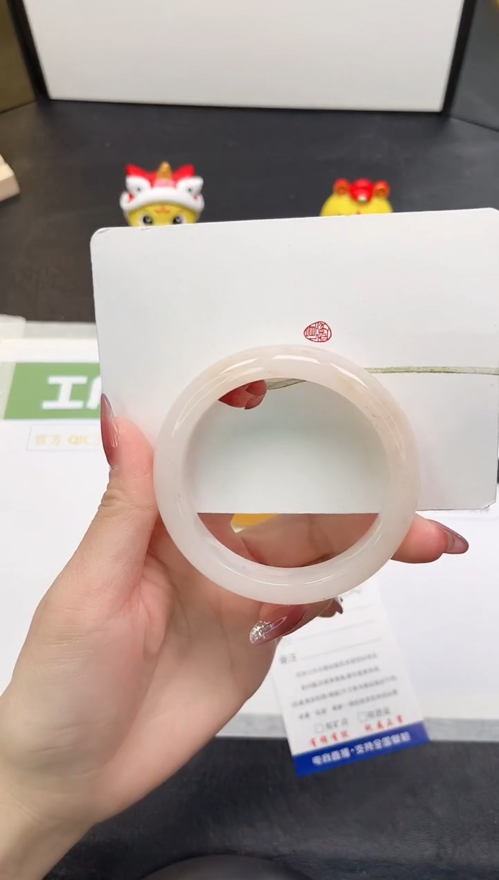 【闪购商品】石英质玉手镯未镶嵌230-58.3