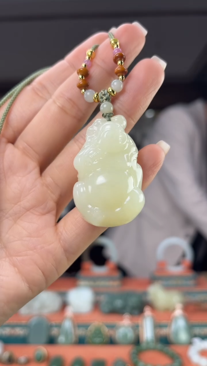 颈饰未镶嵌和田玉佩佩