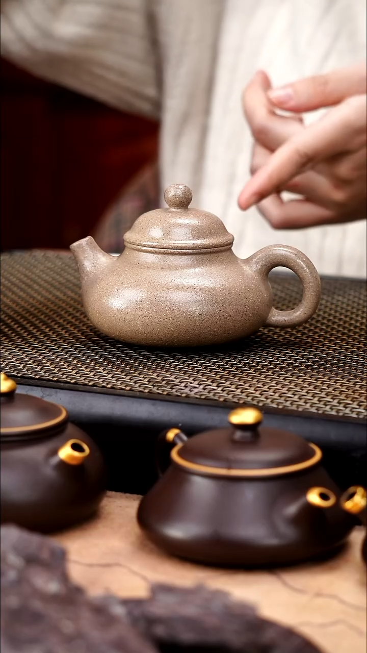 茶壶紫砂五彩老段泥精工容天140cc