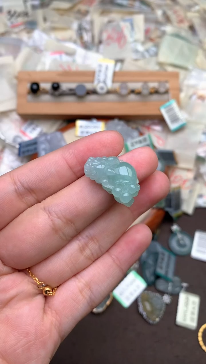 未镶嵌挂件翡翠多**亿 —