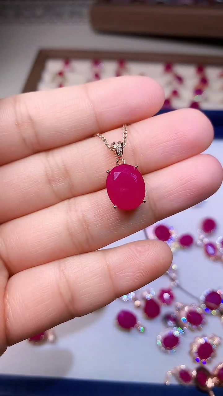 【闪购商品】红宝石吊坠(赠链)银S925镶嵌000