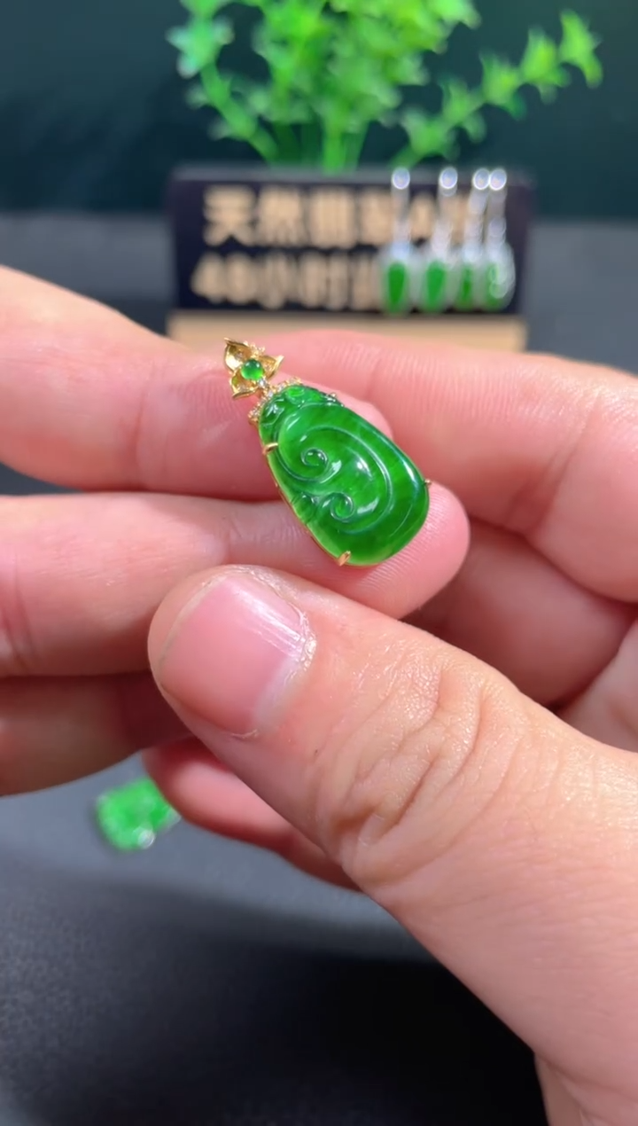 【闪购商品】翡翠颈饰18K金镶嵌翡翠