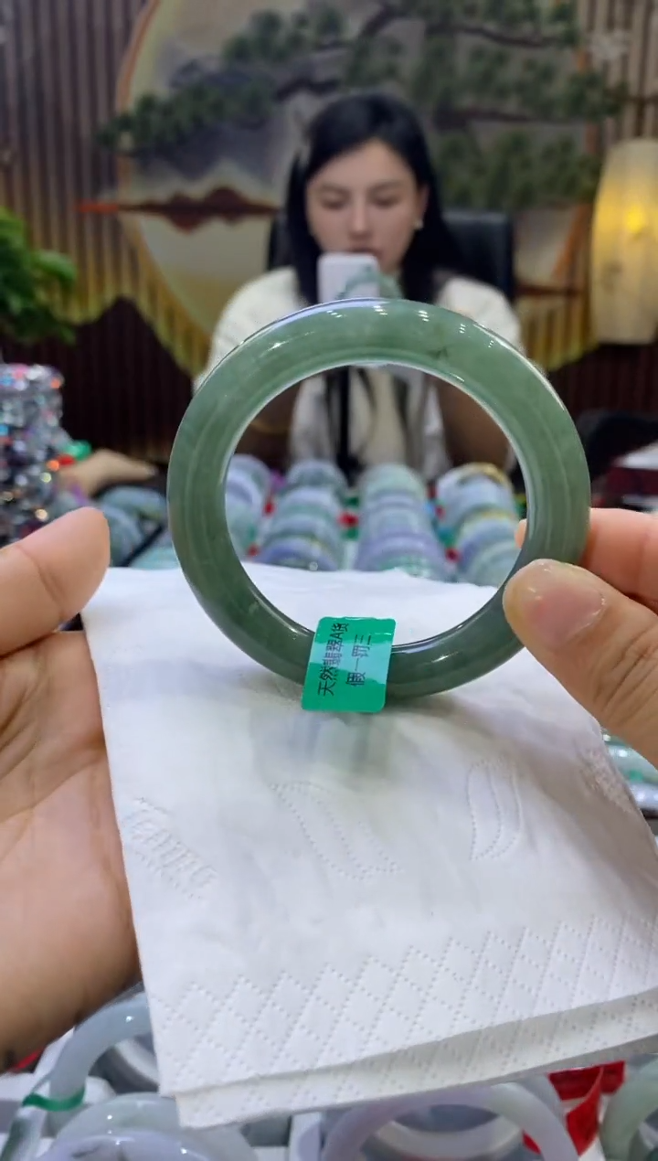 【闪购商品】翡翠手镯未镶嵌多人05584