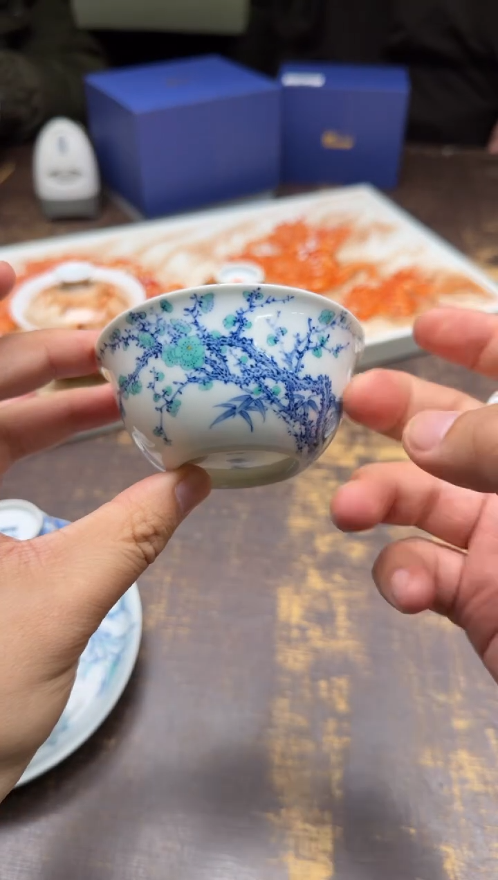 初***啊（预售）一儒堂青花加彩冰梅鸡缸杯