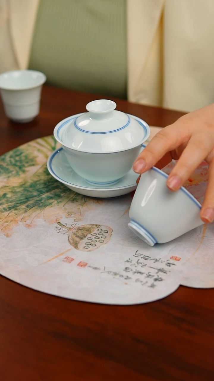 双线青花小号盖碗加双线青花三秋杯