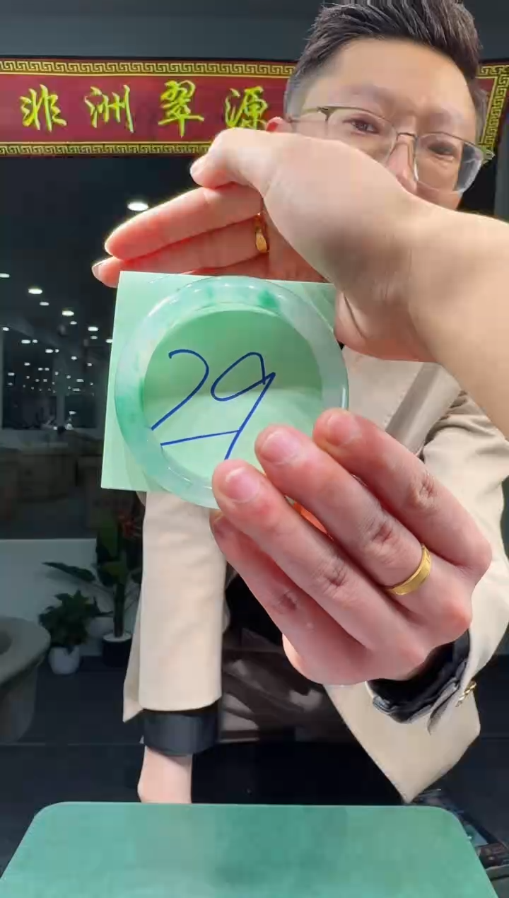 【闪购商品】石英质玉手镯未镶嵌天然A货 非洲翠 手镯（单品）