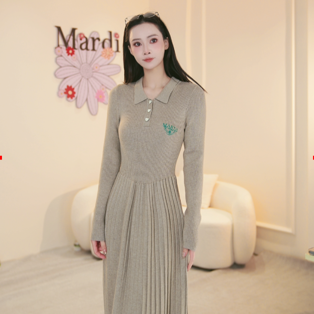Mardi【月影】秋冬新款小雏菊刺绣翻领时尚高腰长袖女装针织连衣裙
