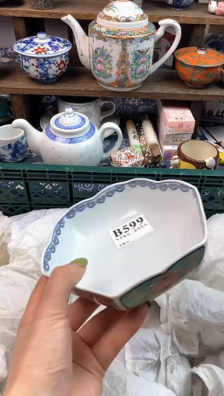 瓷片燕**姐                     