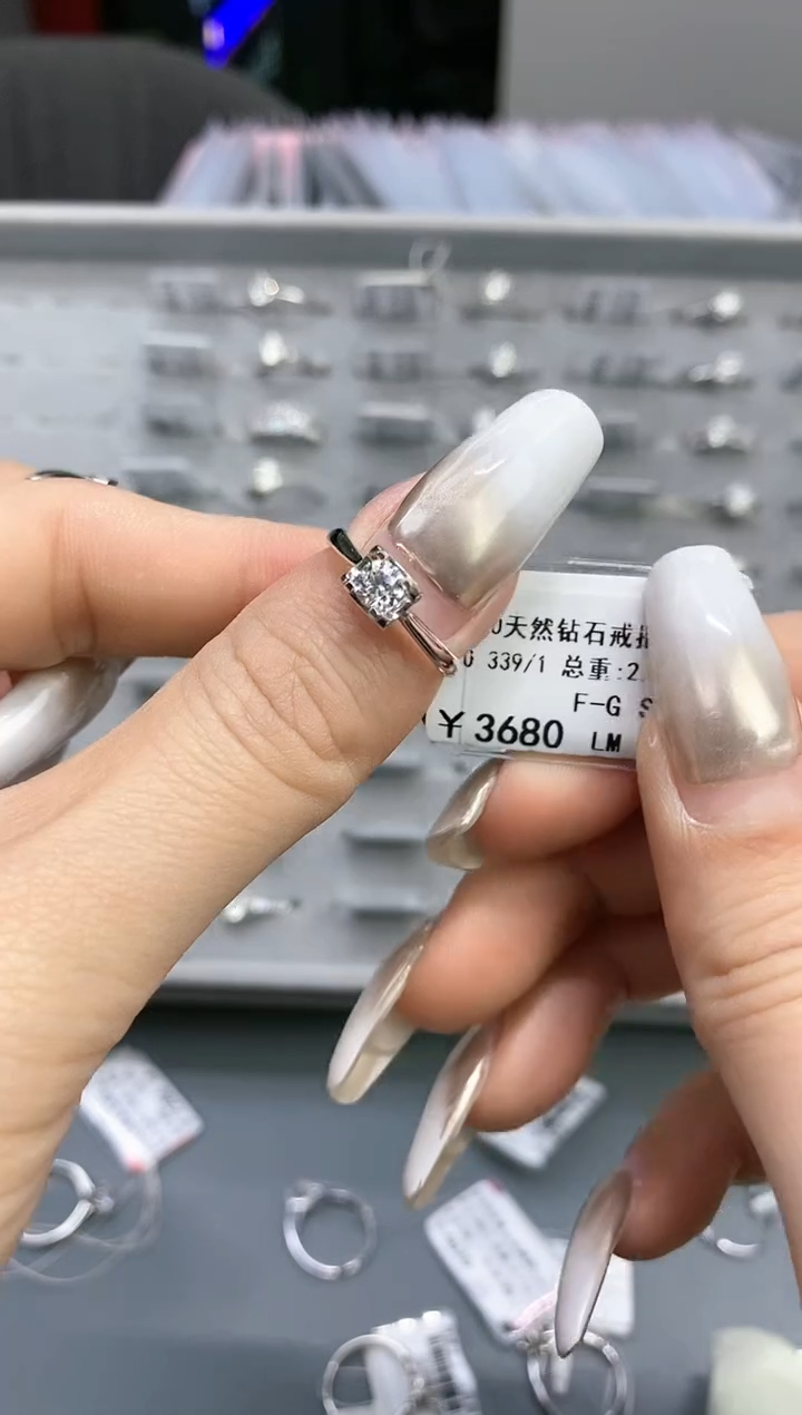【闪购商品】钻石戒指/指环18K金镶嵌剪标不退换