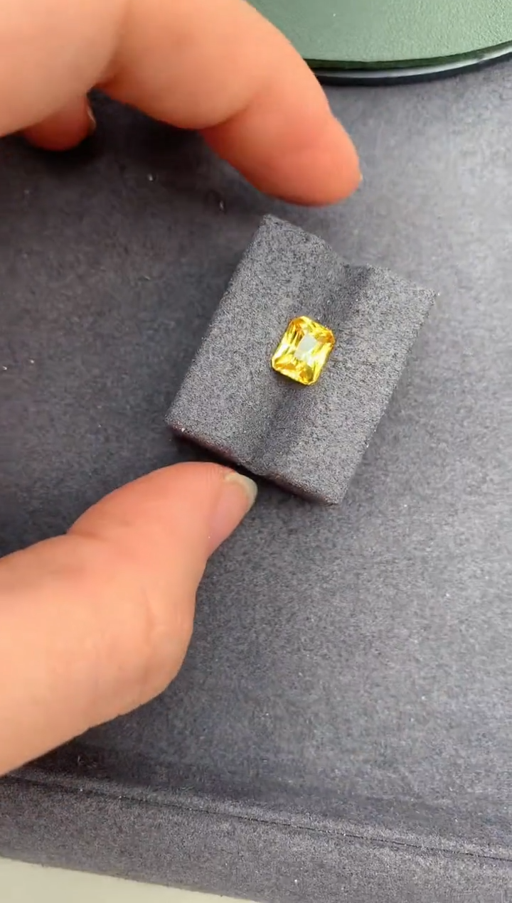 【闪购商品】彩色蓝宝石裸石未镶嵌2.1ct黄蓝宝