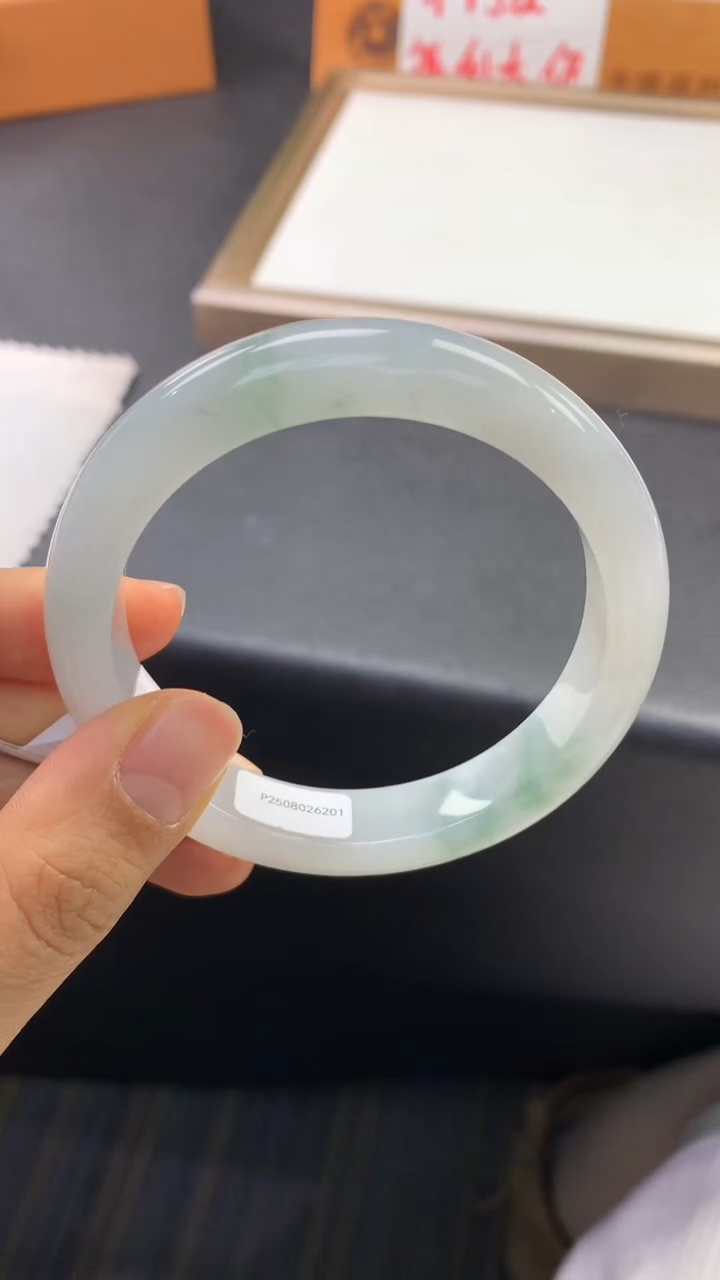 未镶嵌手镯翡翠退货需手镯吊牌标签完好