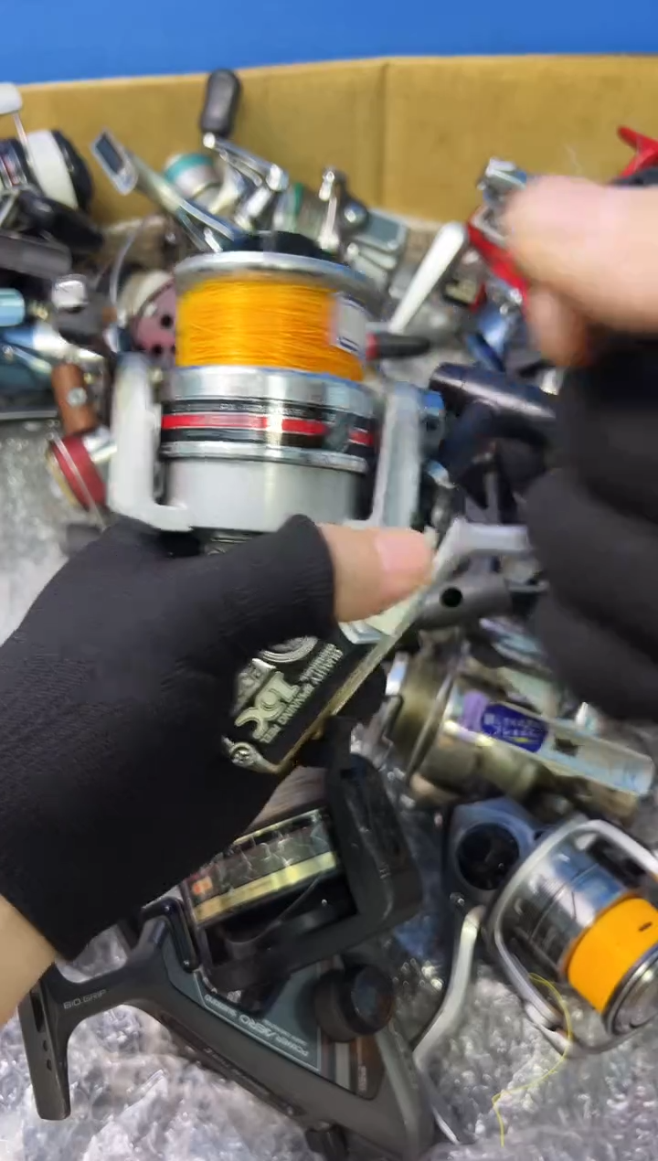 尘****沙微瑕钓鱼轮，直播间讲解为准，看清楚再拍，如有拆卸不退换