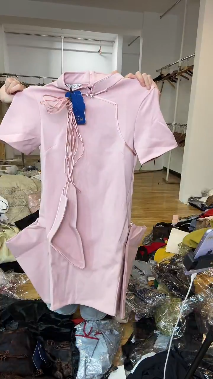 连衣裙       M码       80-105斤