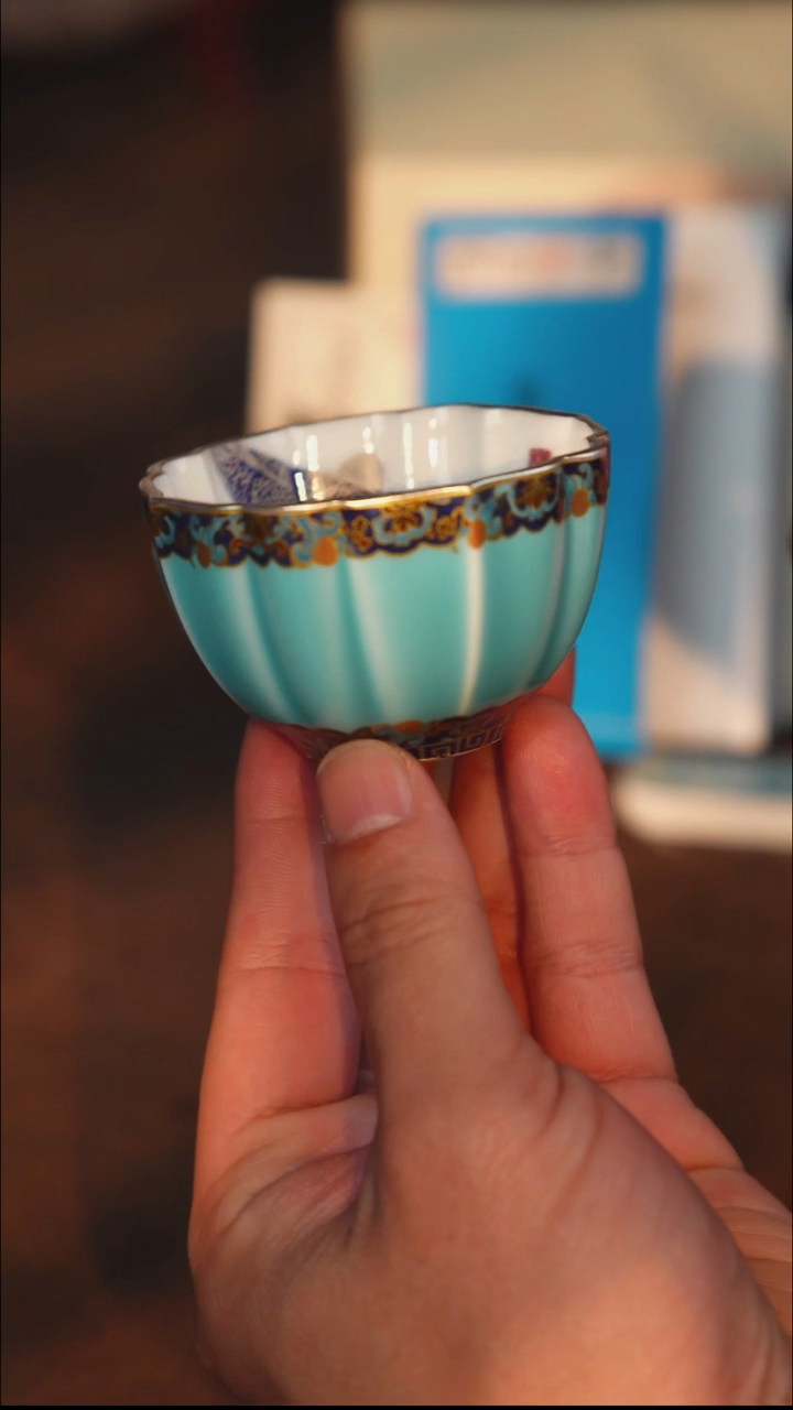 瓷内绘锦鲤主人杯