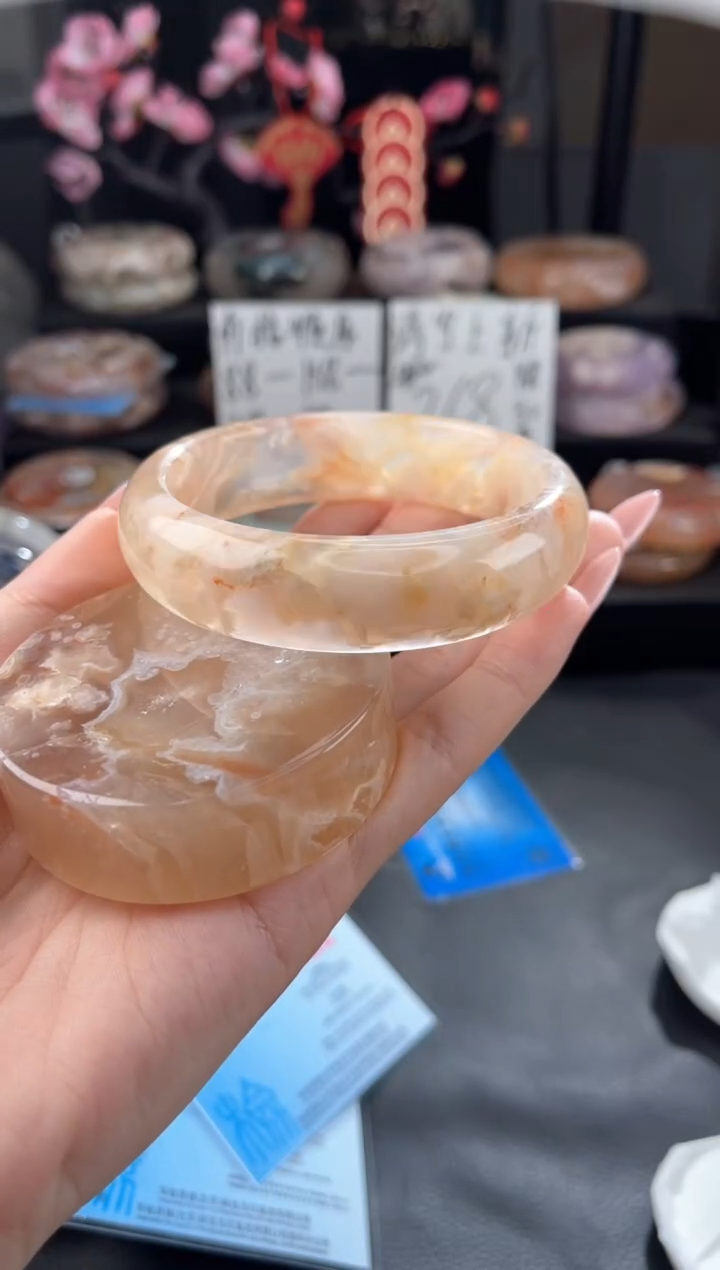 【闪购商品】石英质玉手镯未镶嵌63