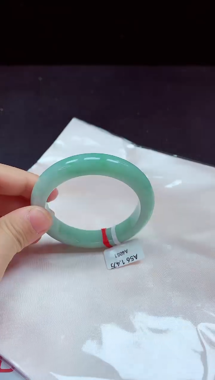 【闪购商品】翡翠手镯未镶嵌镯子56+