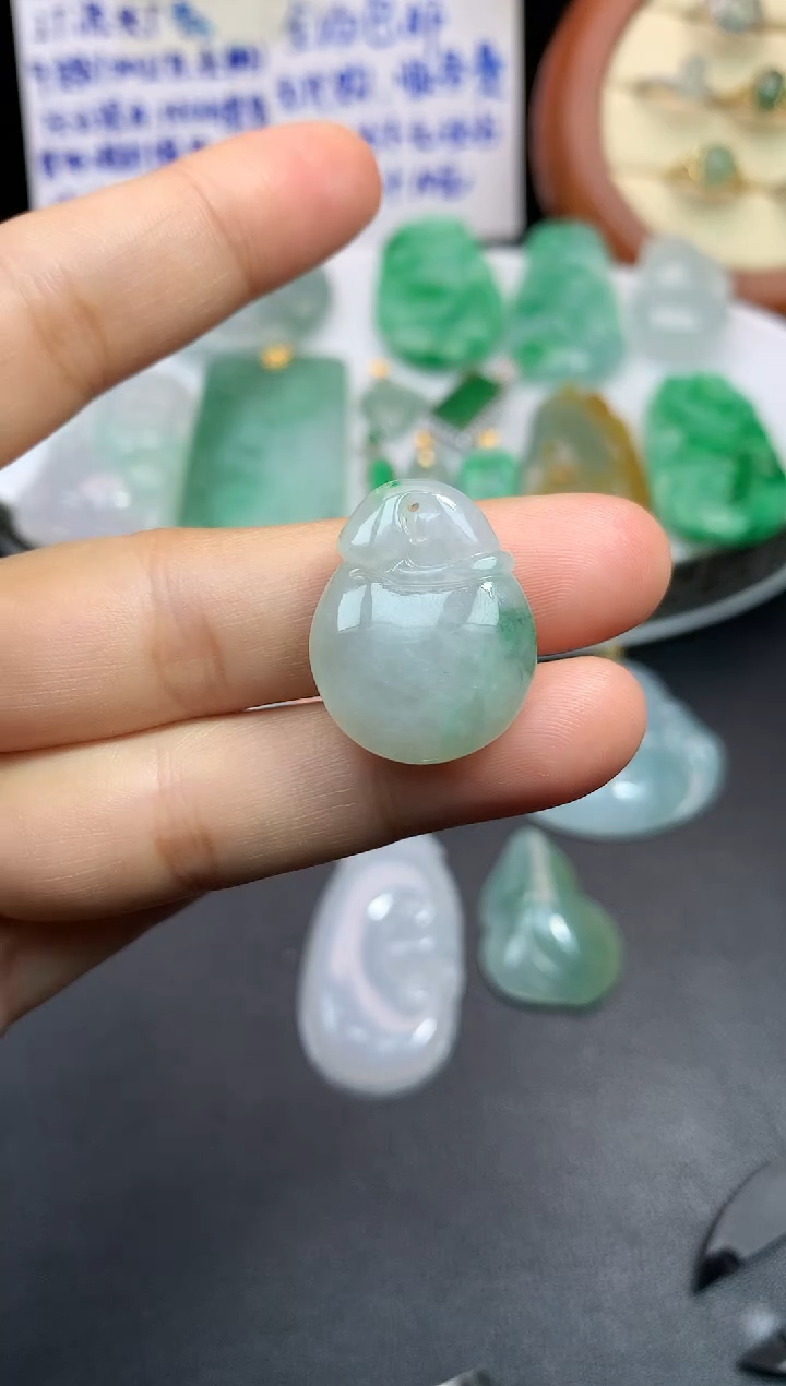 颈饰未镶嵌翡翠吊坠