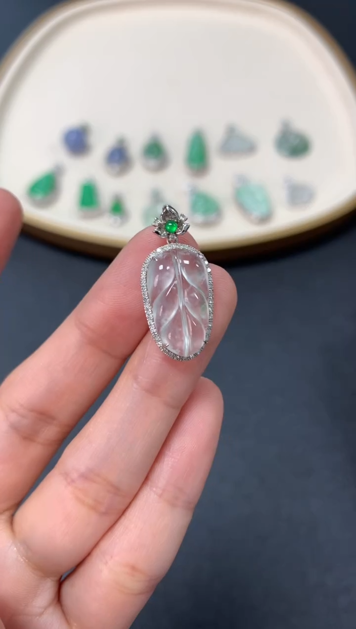 【闪购商品】翡翠吊坠(不含链)18K金镶嵌3500