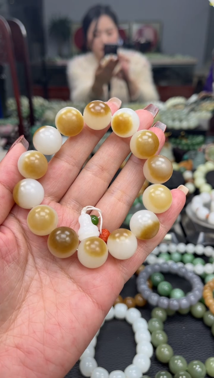 【闪购商品】和田玉手串未镶嵌糖白卡15+