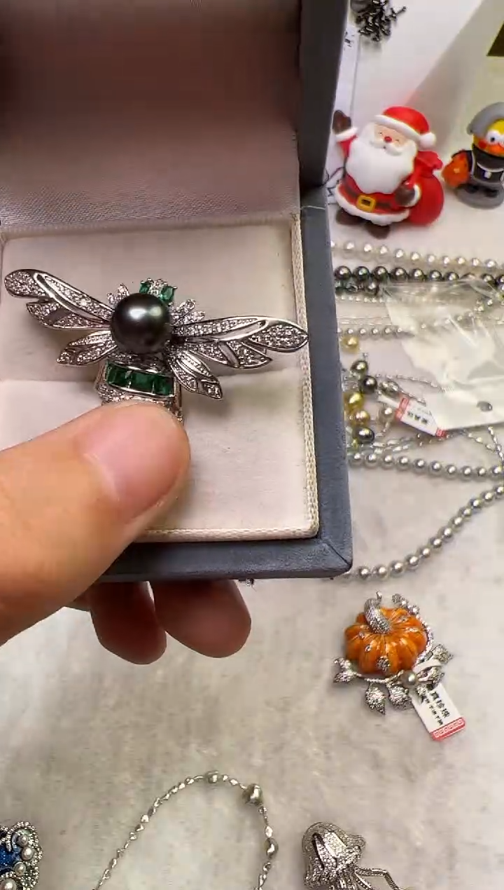 未镶嵌胸饰淡水珍珠珍珠