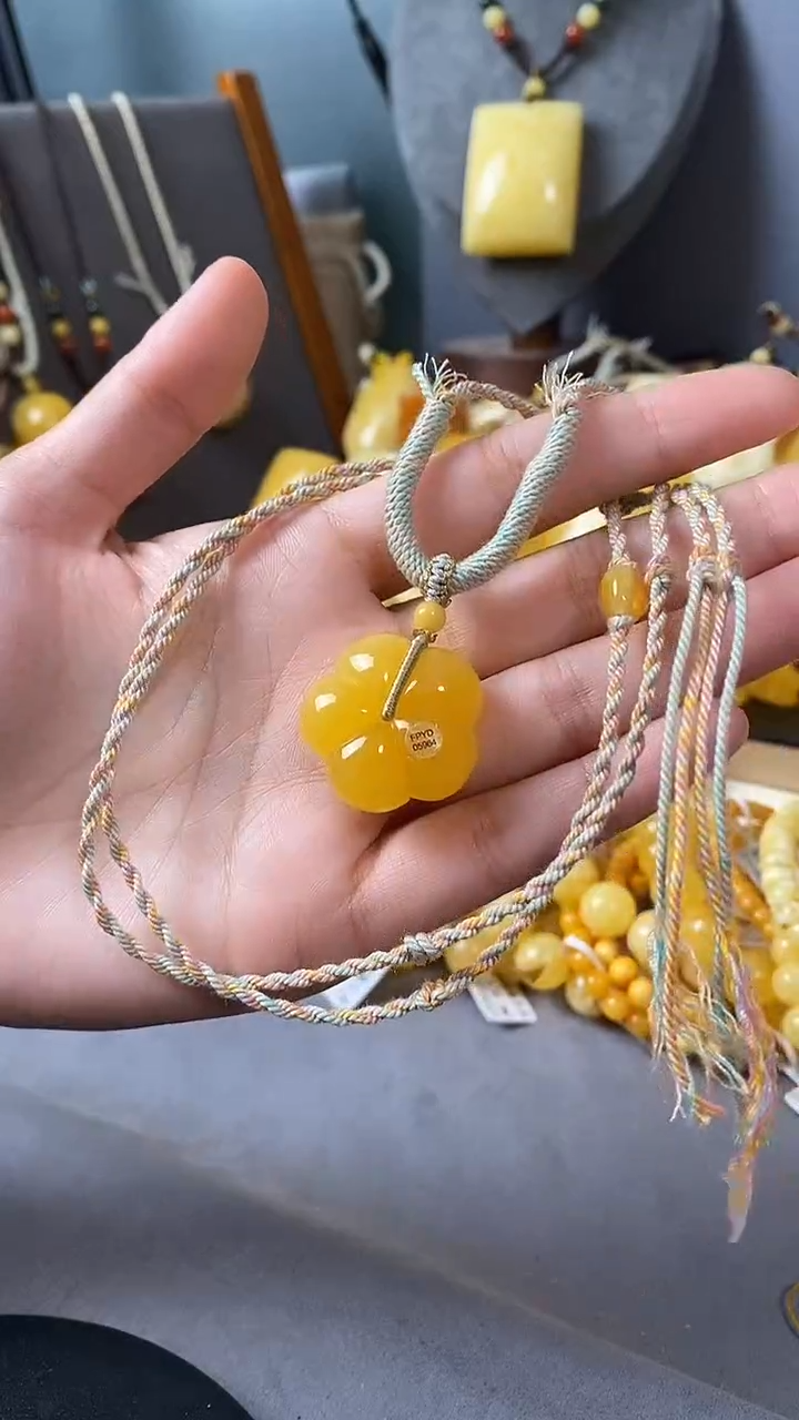 裸石琥珀未镶嵌小花吊坠